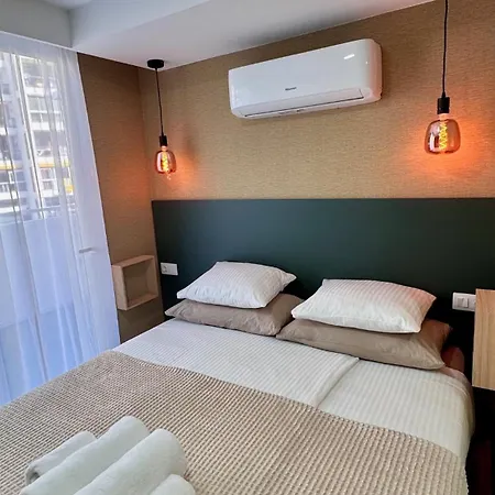 Americas 200 B Apartment